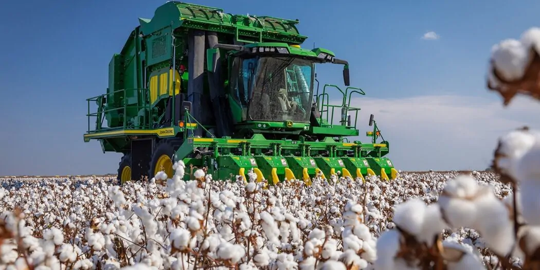 The Giants of the Field: How Large-Scale Cotton Harvesters Work