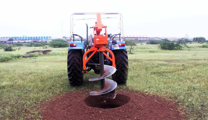 TRACTOR ATTACHMENT HOLE DIGGER
